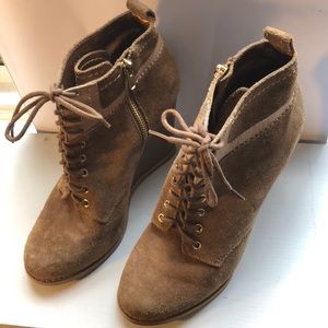 Tan suede wedge laceup boots Cynthia Vincent sz7.5